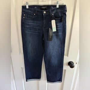 NWT!  Size 8. Liverpool Daryl Capri Straight Leg Women's Jeans. Cuffed